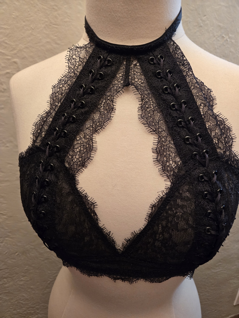 Victoria’s Secret Black Lace Halter Bralette Corset Lace-Up Goth Lingerie - Picture 9 of 11